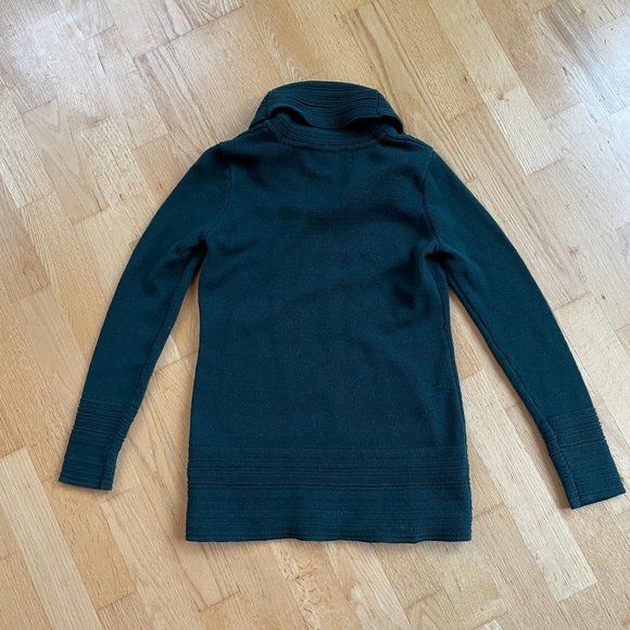 Beautiful Green Calvin Klein Turtleneck Top - Picture 8 of 8